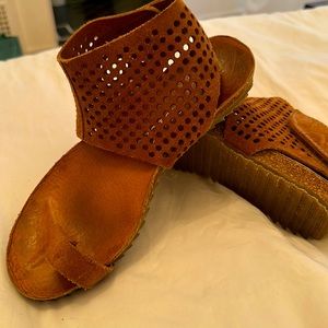 Pedro Garcia neutral flat sandals- size 6.5